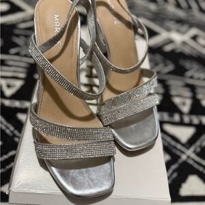 Maripe Liliana Women’s Metallic Silver Strappy Heels